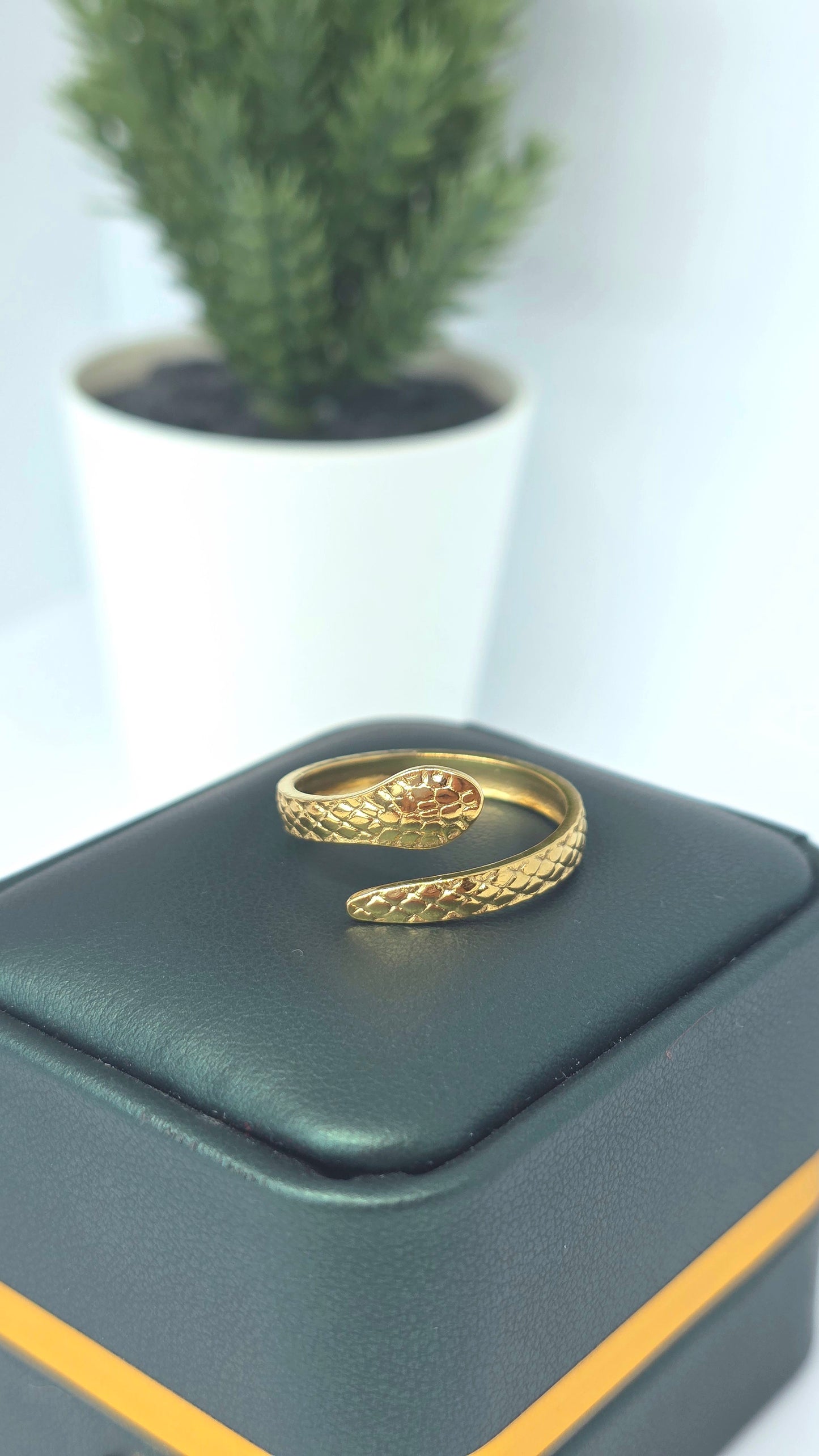 Bague enroulée en serpent