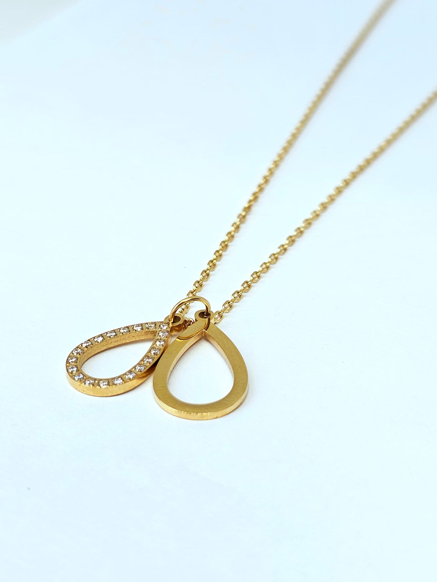 Elegant Teardrop Pendant Necklace