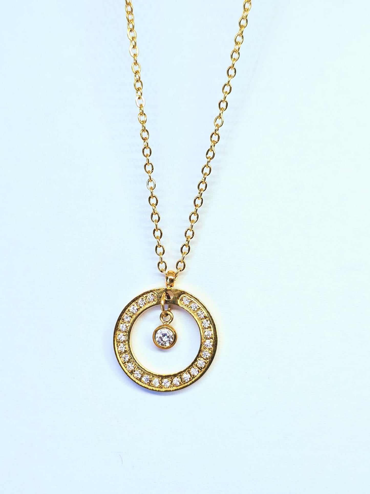 Elegant Gold Circle Pendant Necklace with Crystals