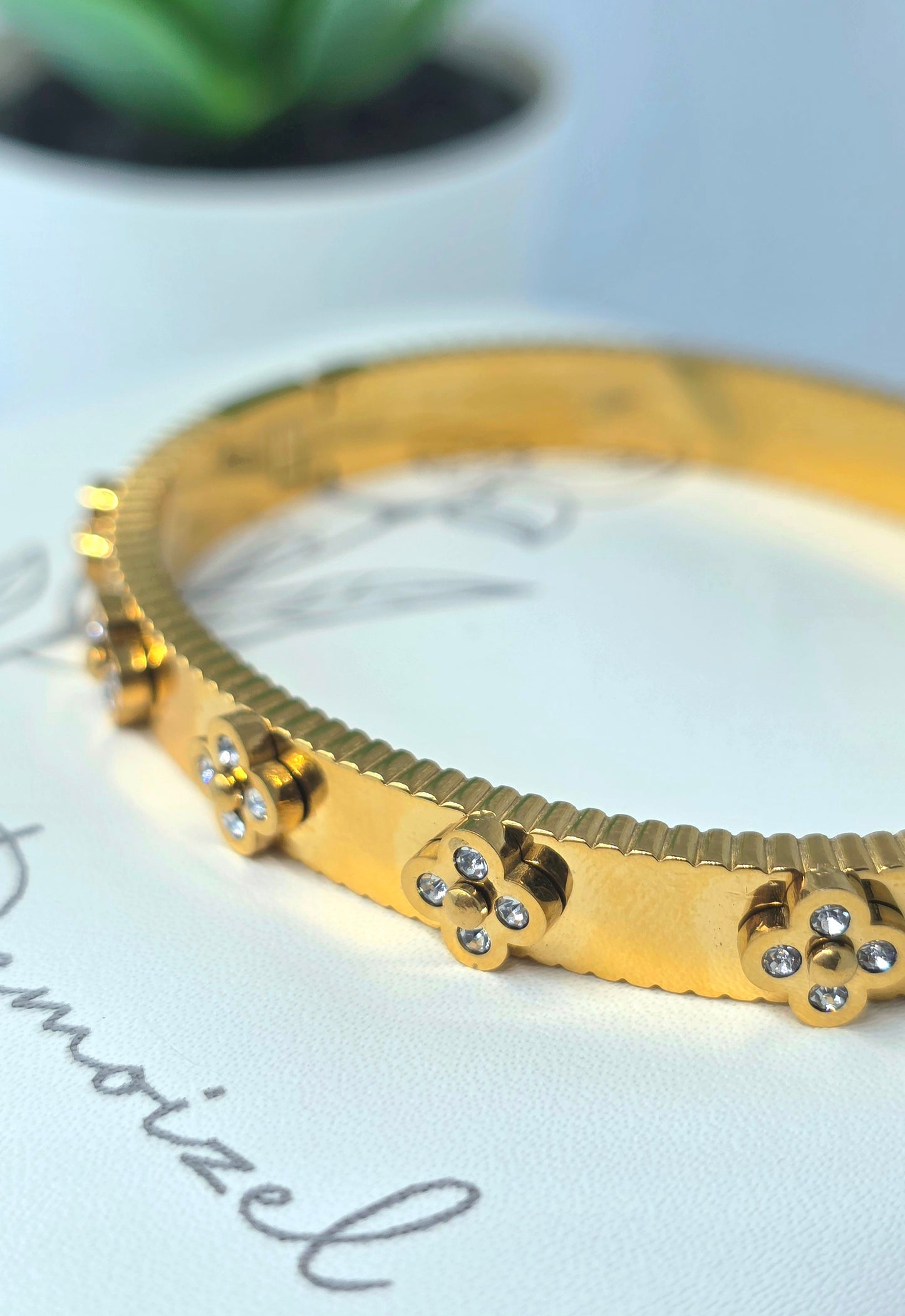 Elegant Floral Bracelet with Sparkling Stones