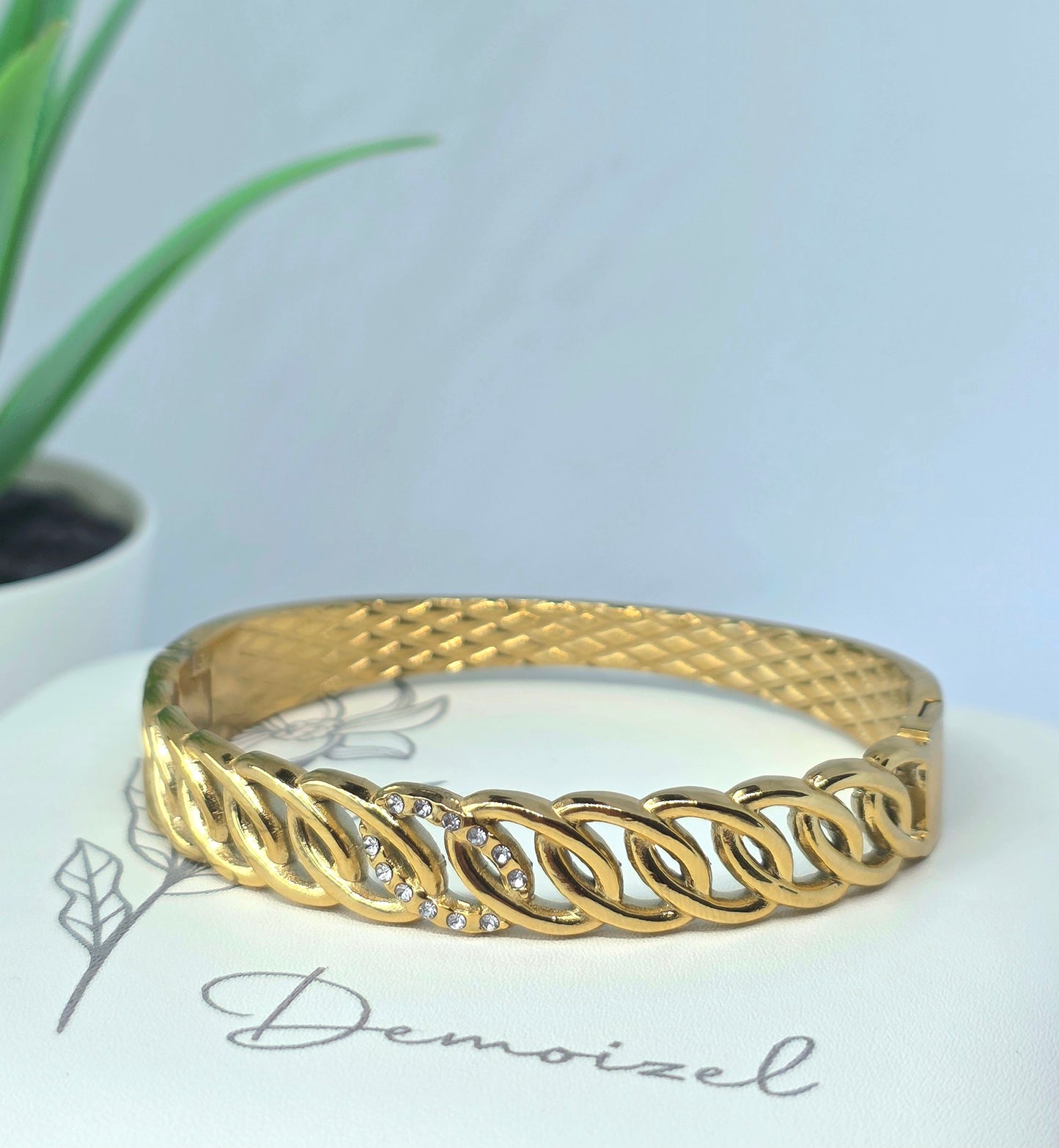 Elegant Gold-Tone Braided Bracelet with Sparkling Rhinestones