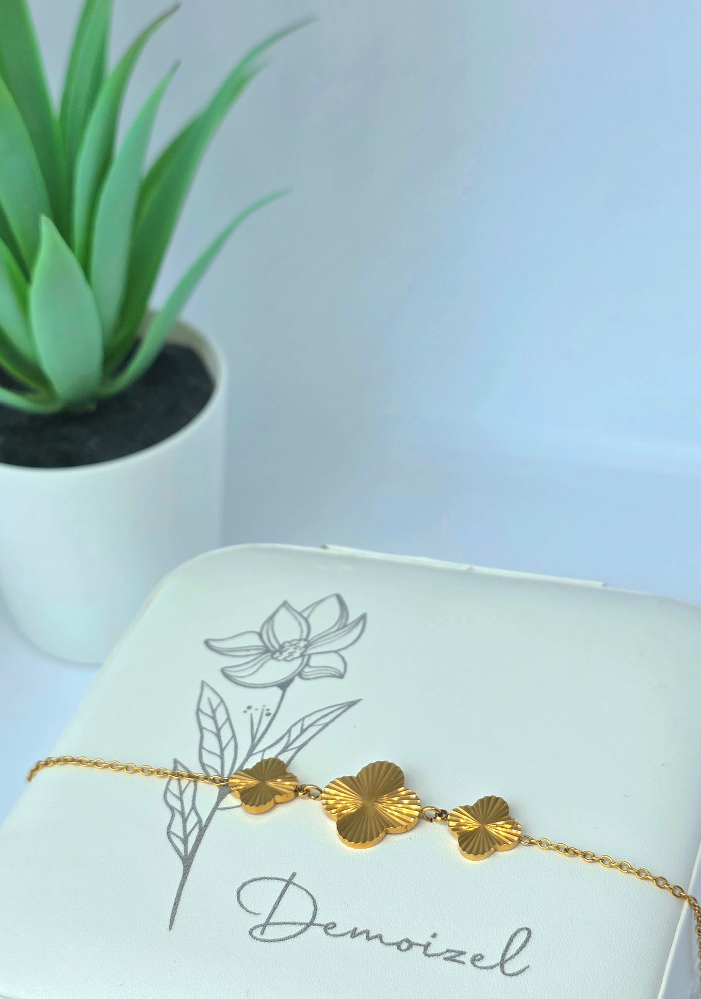 Gold Clover Flower Bracelet