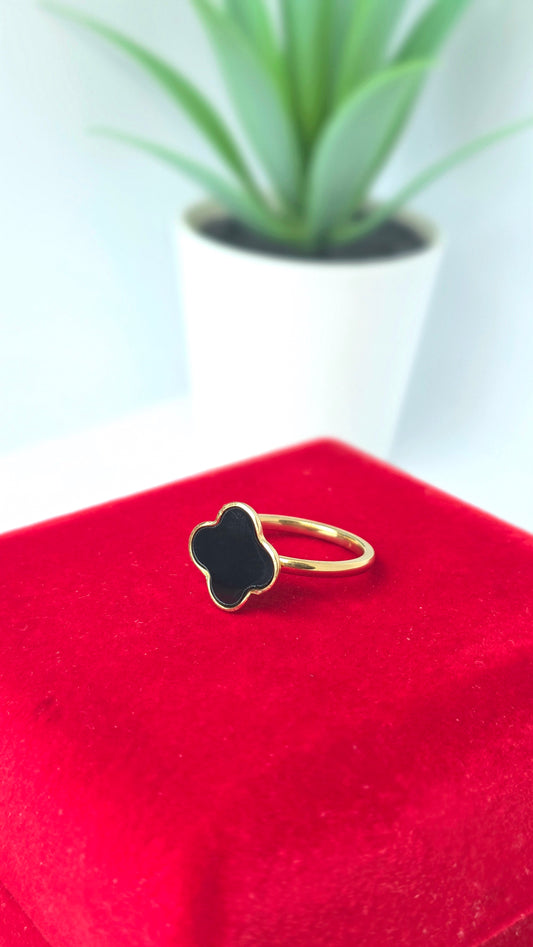 Black Onyx Clover Gold Ring