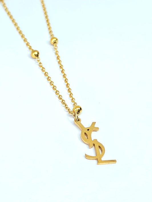 Collier avec pendentif en or et perles décoratives