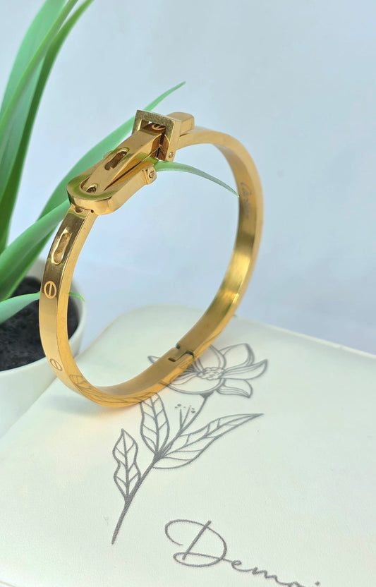 Gold Buckle Bracelet Elegant & Adjustable