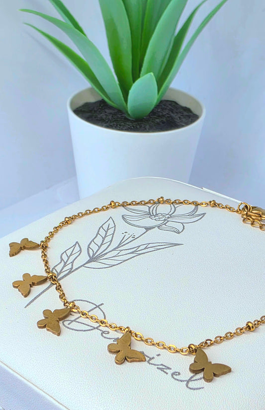Bracelet de cheville scintillant avec papillon doré