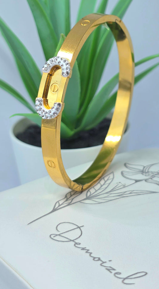 Elegant Gold Bracelet with Crystal Accents
