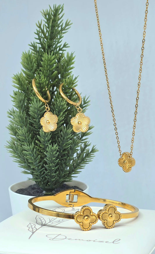 Elegant Gold Clover Jewelry Set – Bracelet, Necklace & Earrings