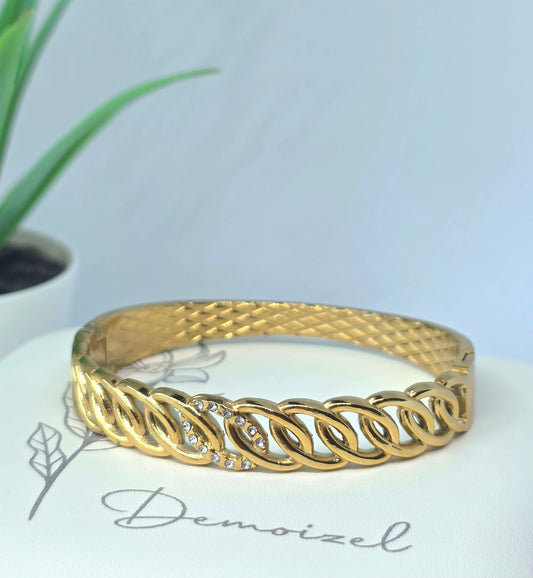 Elegant Gold-Tone Braided Bracelet with Sparkling Rhinestones