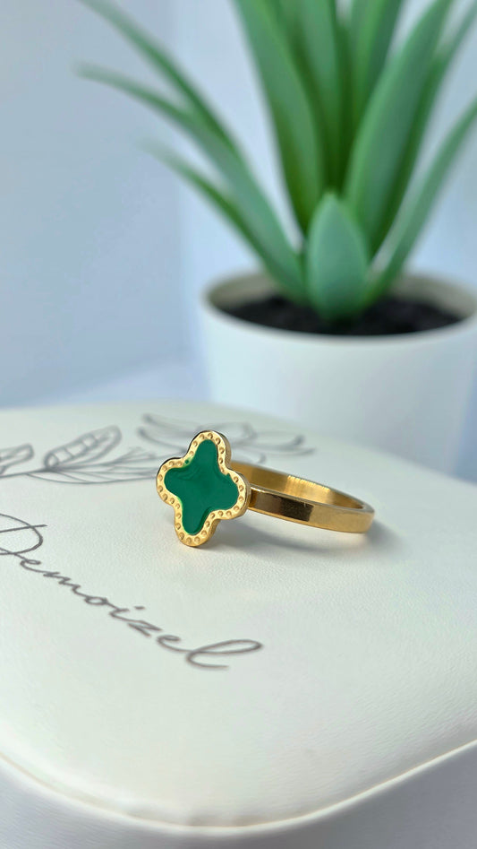 Elegant Green Clover Ring